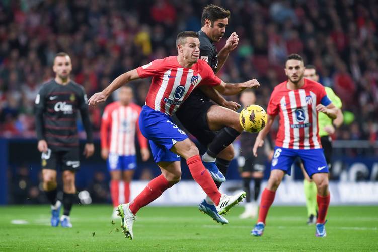 葡萄牙世预赛出线后，C罗晒出没有自己的全队庆祝大合照