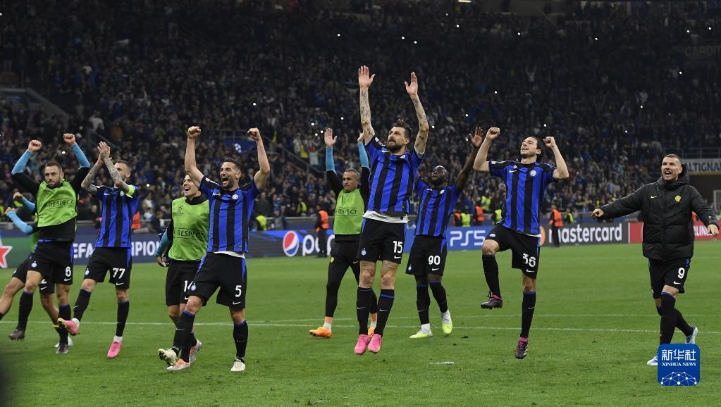 拉波尔塔：皇马看到巴萨复兴惊慌失措；很明显有人在抹黑巴萨（拉波尔塔：巴萨复苏令皇马不安；有人正有意抹黑巴萨）