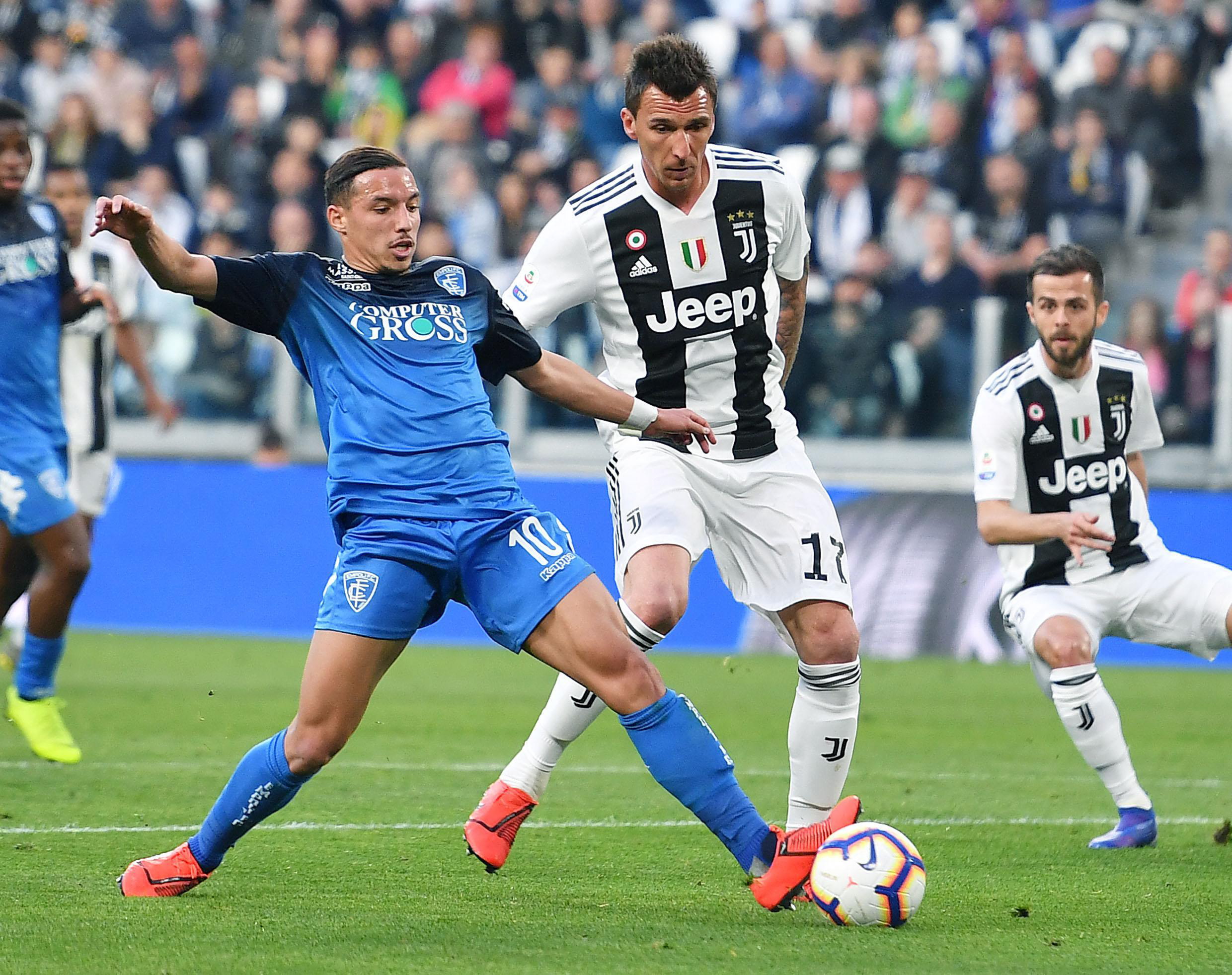 龚翔宇放飞自我成搞笑女！江苏3大位置调整，14人名单呼之欲出（龚翔宇笑点拉满成梗王，江苏三处调整，14人名单即将揭晓）