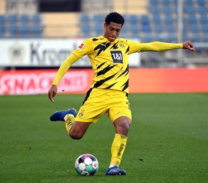 雄鹿官方：AJ·格林左肩挫伤，本场对阵76人不会回归（雄鹿官宣：AJ·格林左肩挫伤，今日战76人缺席剩余比赛）