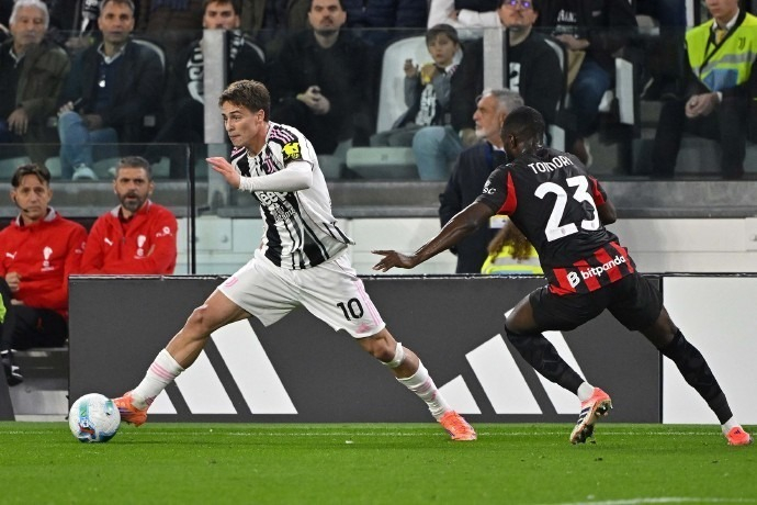 穆帅：我坚信我们还没出局；今天裁判很有风格但水平不高（穆帅：我们尚未出局；今夜裁判有风格但水准一般）