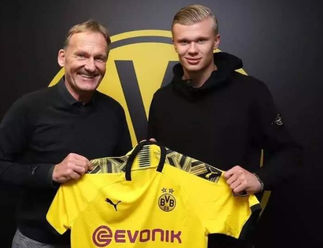 暂停关闭皮斯胡安球场，塞维利亚足球俱乐部坚决反对不公平处罚（塞维利亚俱乐部强烈抗议不公惩罚，反对暂时关闭皮斯胡安球场）