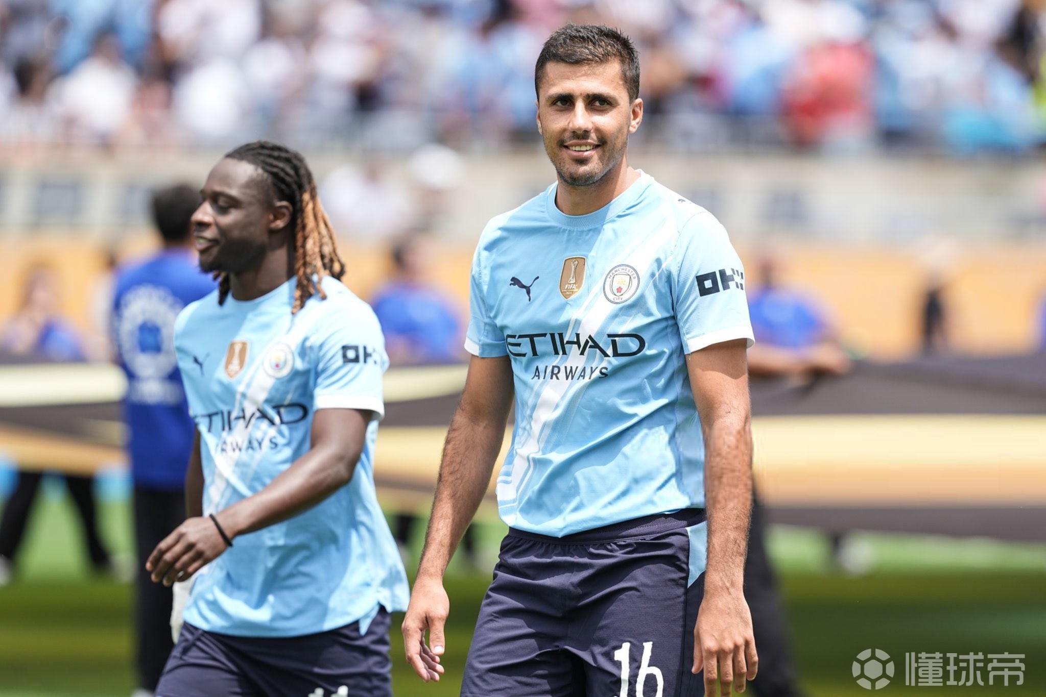 麦卡利斯特：我们站在球队这边，希望萨拉赫能够尽快归来