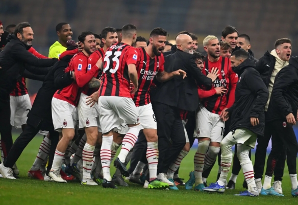 当选11月最佳球员，瓦尔迪是意甲首位获此殊荣的英格兰球员（瓦尔迪当选11月最佳，成意甲首位获此荣誉的英格兰球员）