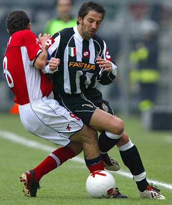 李金羽：中国足球前一段已经掉冰窟窿里了，目前处于恢复期（李金羽：此前中国足球跌入低谷，如今正处于恢复阶段）