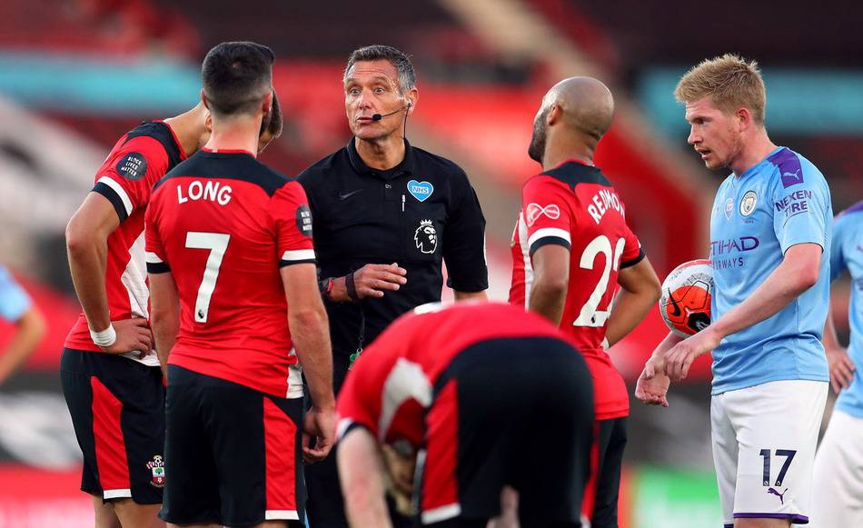 体坛：狼队想与徐彬签约4-5年，球员已搭乘航班前往英国（体坛消息：狼队计划与徐彬签约4至5年，球员已启程飞赴英国）