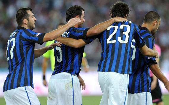 保罗生涯总助攻和抢断皆排名历史第二，仅次于斯托克顿（保罗生涯助攻与抢断双双位居历史第二，仅逊斯托克顿）