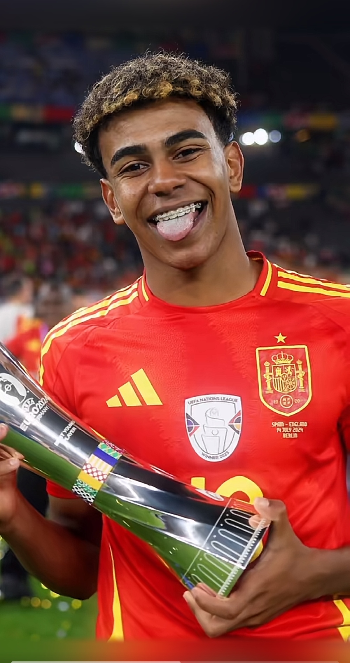 劳塔罗：进球帮助球队取胜是最美好的事；我该微笑时就会微笑（劳塔罗：进球助球队取胜最幸福；该笑时我自然会笑）