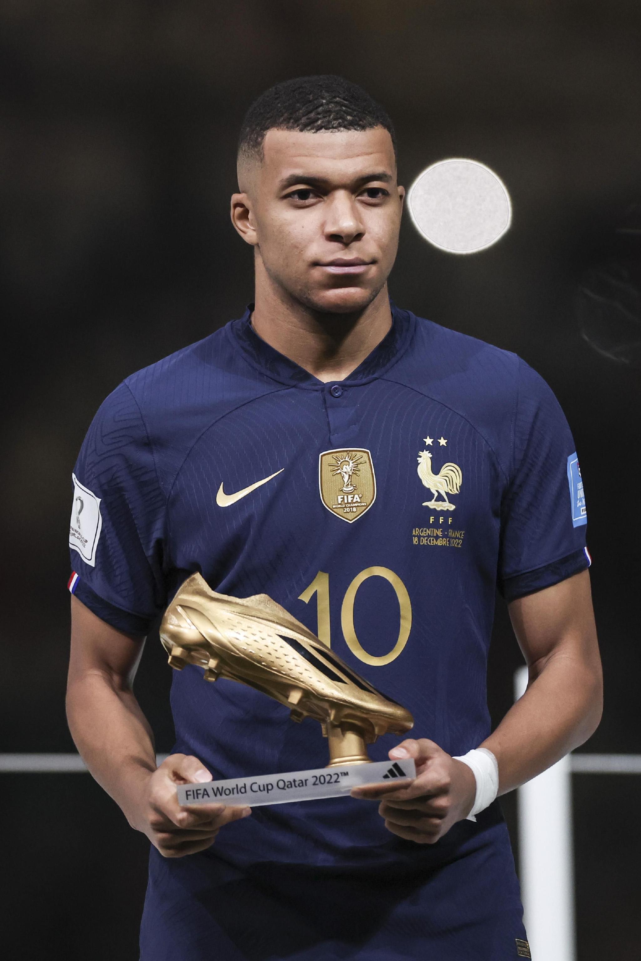 足球中超球队连签三员猛将，阵容升级完成（中超球队连签三大强援，阵容升级就位）