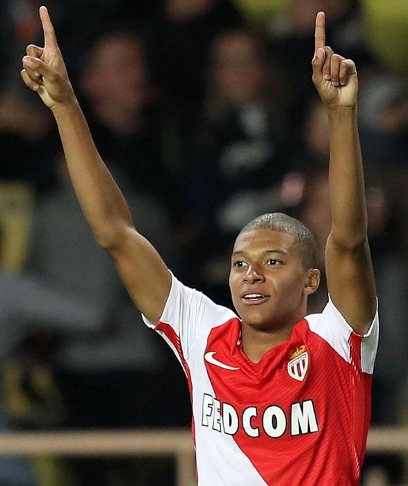 炸裂！14岁中国游泳天才自由泳上演逆袭夺冠，后程发力太恐怖了（14岁中国自由泳新星绝地反超夺冠，末段爆发震撼全场）