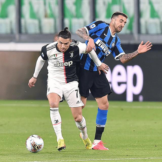 每体：拉菲尼亚可能在周末联赛回归名单，但可能不会上场（每体：拉菲尼亚有望周末联赛回归大名单，但出场成疑）