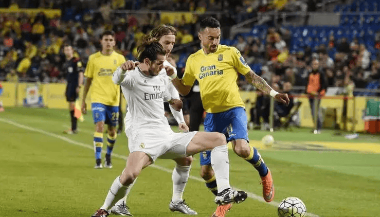 喀麦隆体育部长与足协主席埃托奥决裂，前者指责后者操纵选举（喀麦隆体育部长与足协主席埃托奥关系破裂，部长指控其操纵选举）